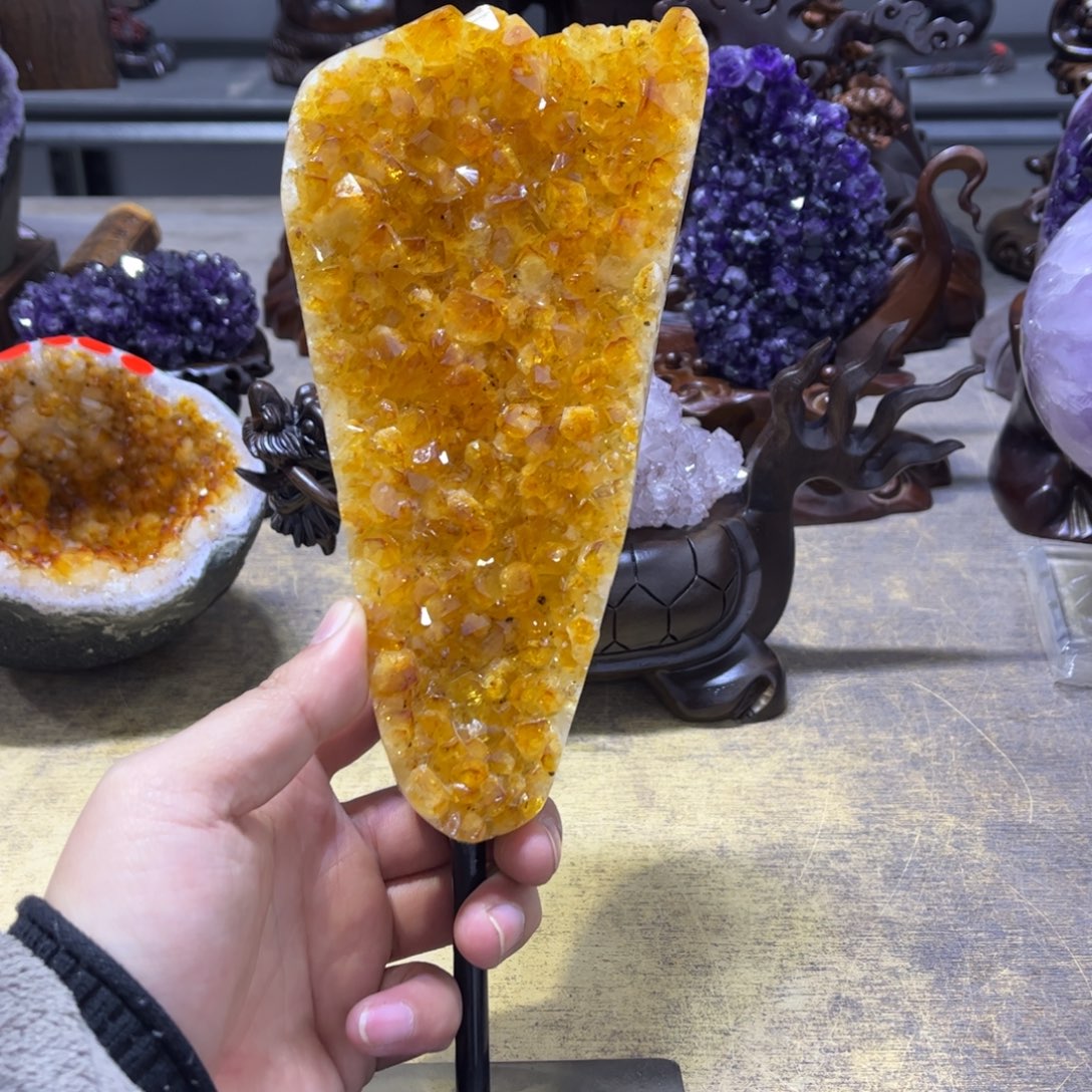 水晶摆件未镶嵌黄水晶