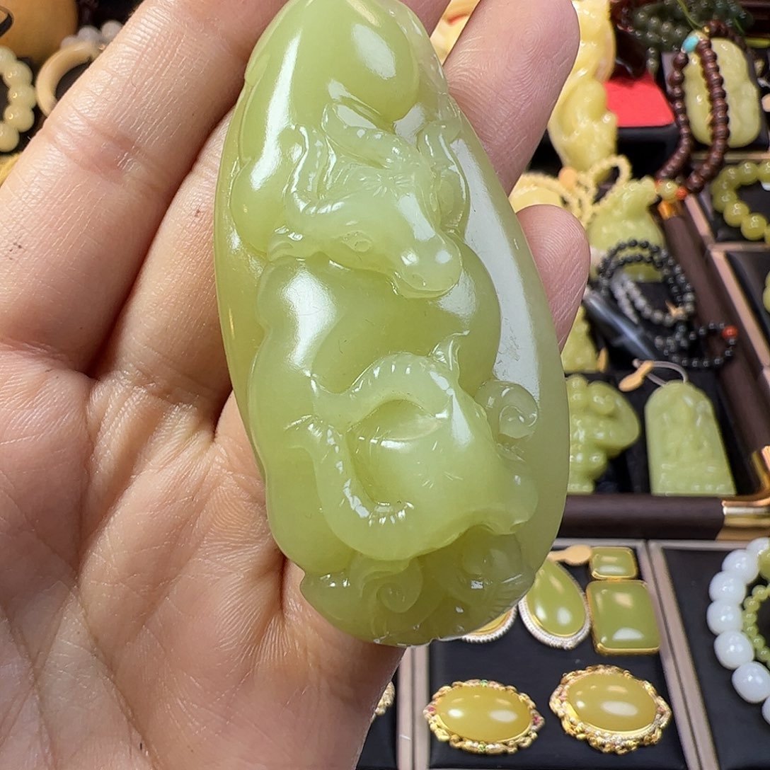 和田玉未镶嵌颈饰