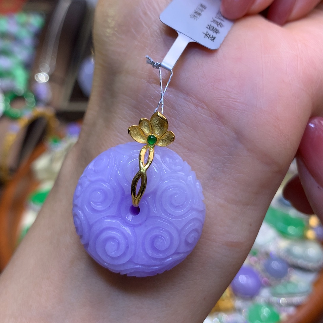 翡翠18K金镶嵌颈饰