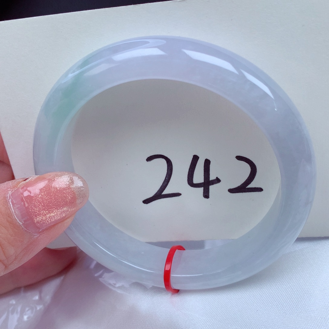 翡翠手镯未镶嵌翡翠