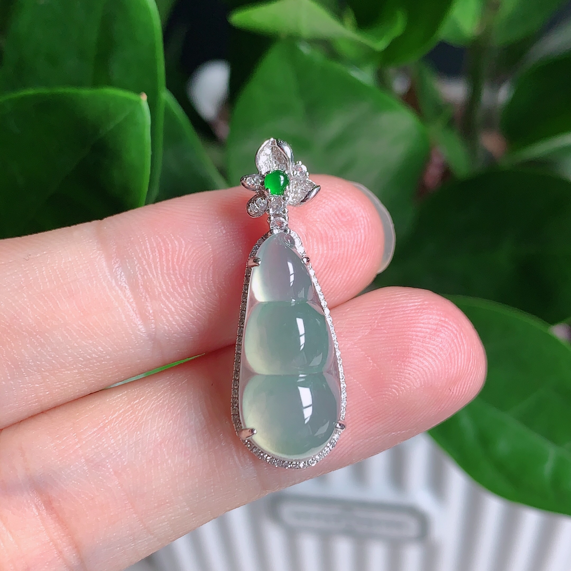 天然翡翠A货，18k金冰种福豆挂件31*11*9mm裸石20*9mm0603时尚好看