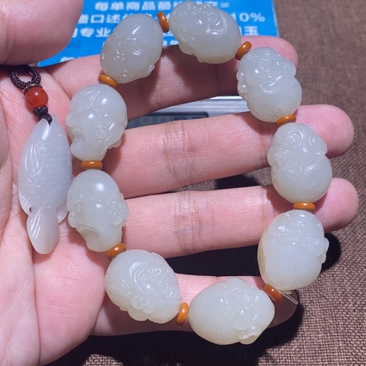 颈饰未镶嵌和田玉时**手