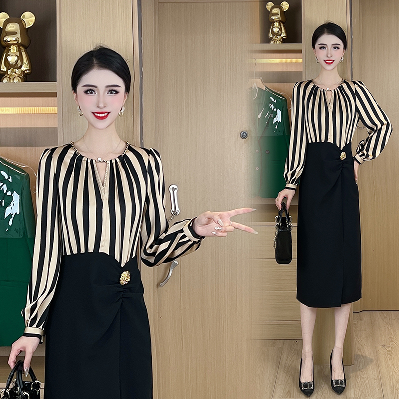 条纹拼接连衣裙女装秋季2025新款设计感高端开叉包臀一步裙DY107