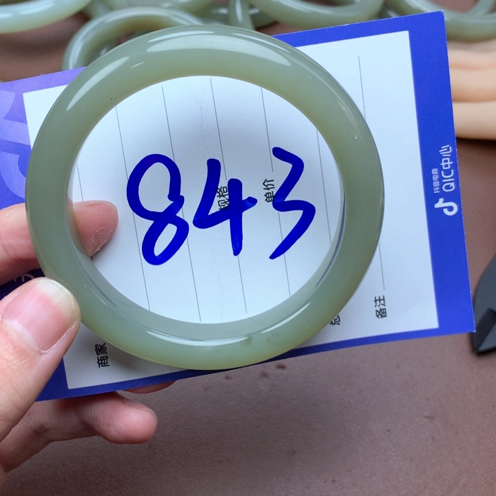 荣***吖和田玉未镶嵌手镯