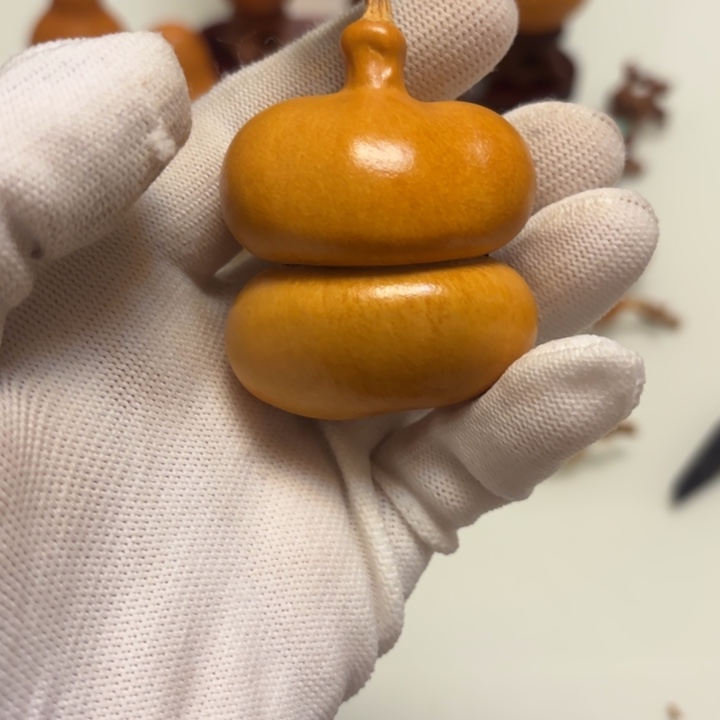 牛***”天然手捻老皮葫芦