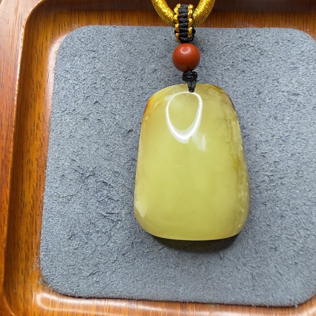 太***起蜜蜡未镶嵌颈饰郎