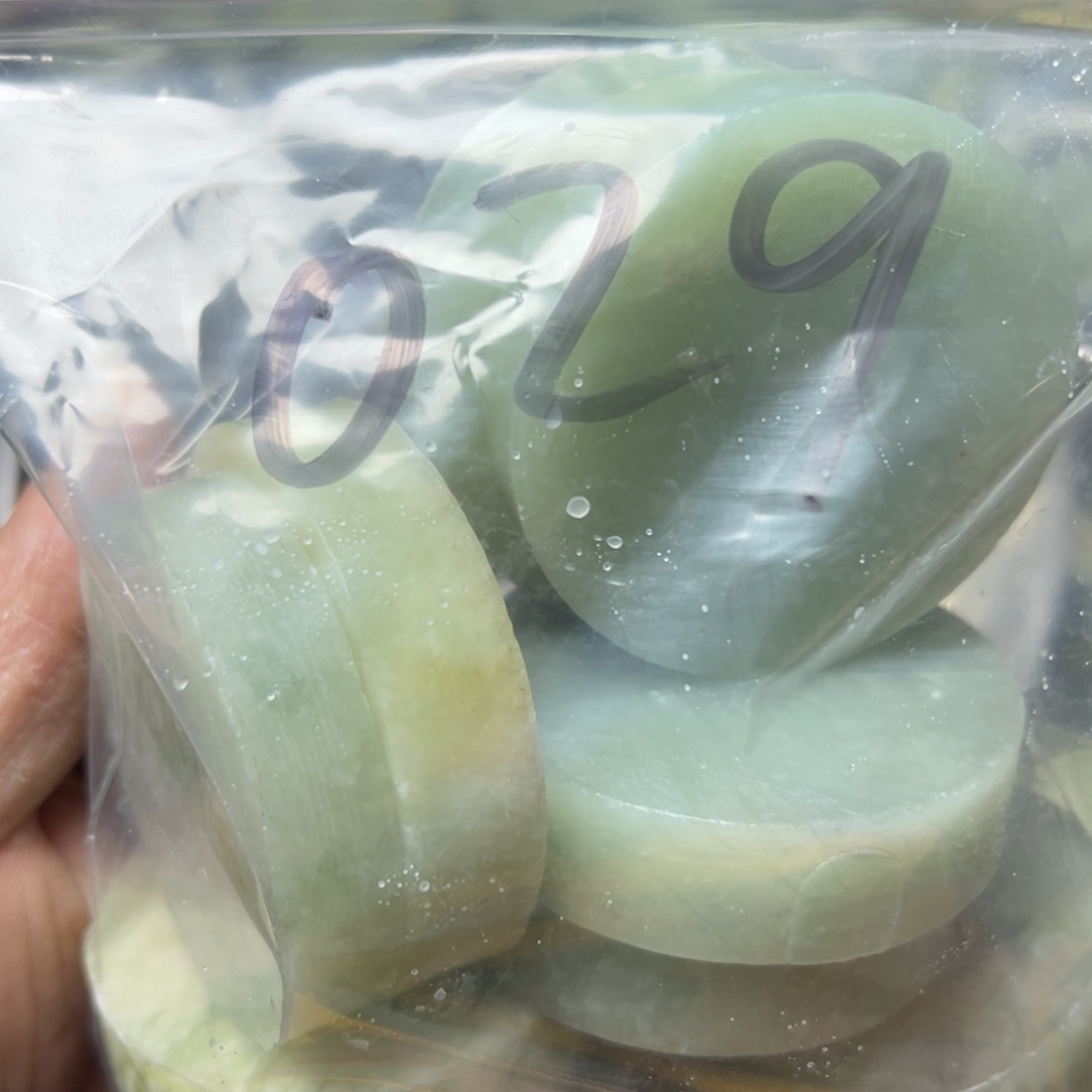 飞***鱼蛇纹石玉未镶嵌岫玉手镯心，平安无事牌