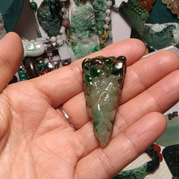 翡翠吊坠(赠链)足银镀金镶嵌