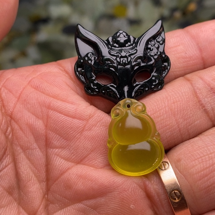 蛇纹石玉颈饰合金143