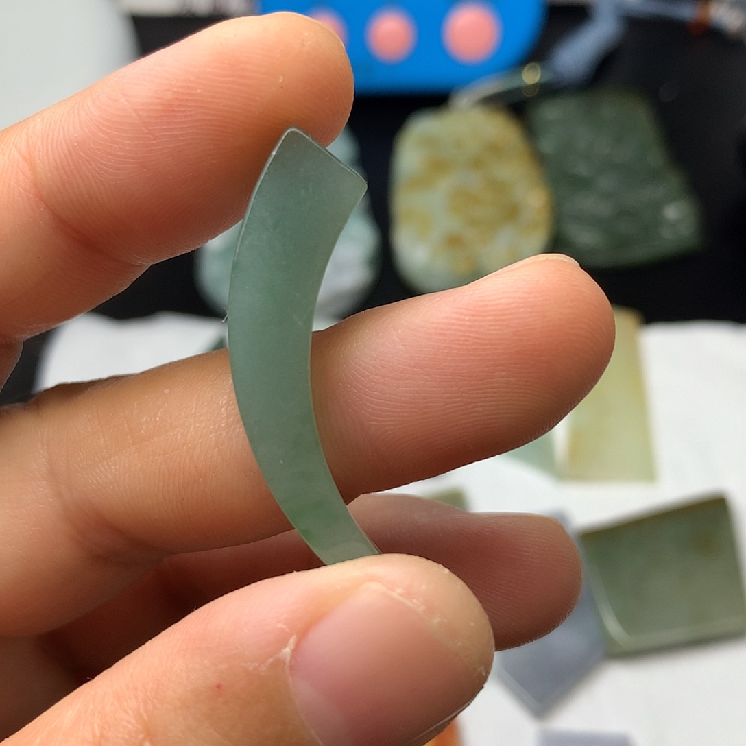 翡翠未镶嵌颈饰翡翠首饰和翡翠首饰