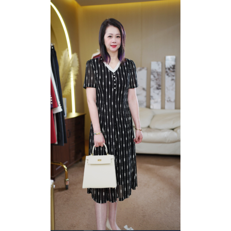 F017满天星燕子姐新品时尚V领百搭收腰裙子连衣裙女装