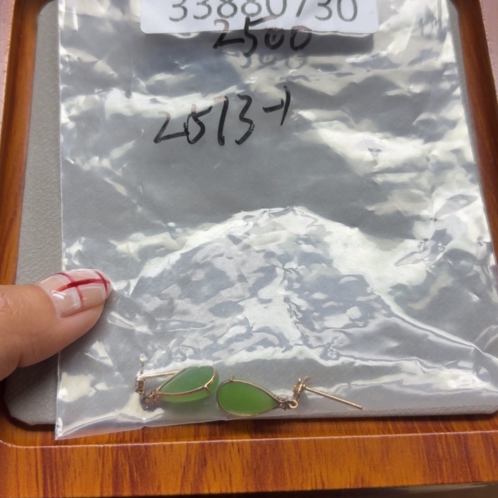 和田玉18K金镶嵌耳饰