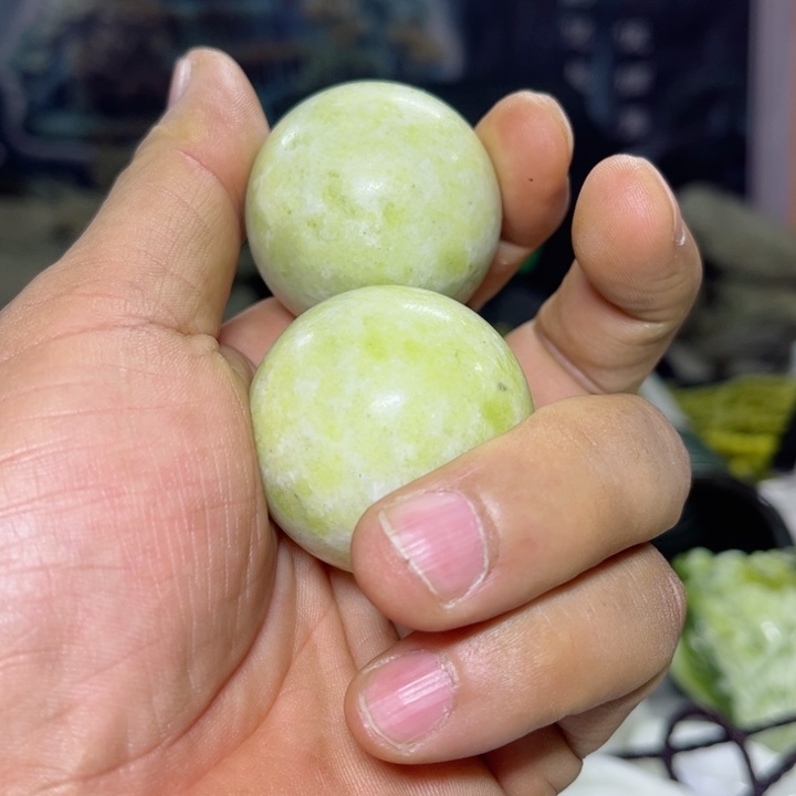 蛇纹石玉玉球未镶嵌