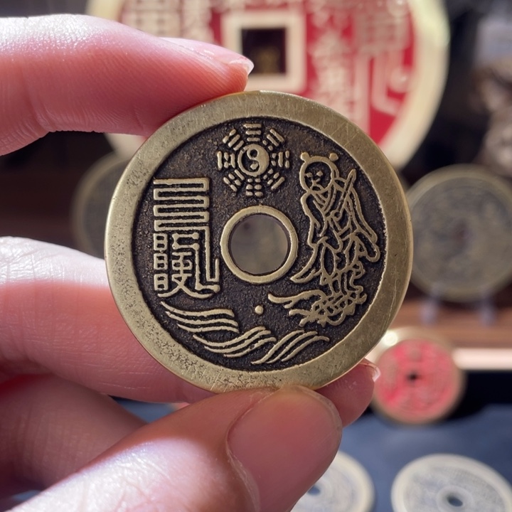 铜现代仿制工艺品铜质.   小的