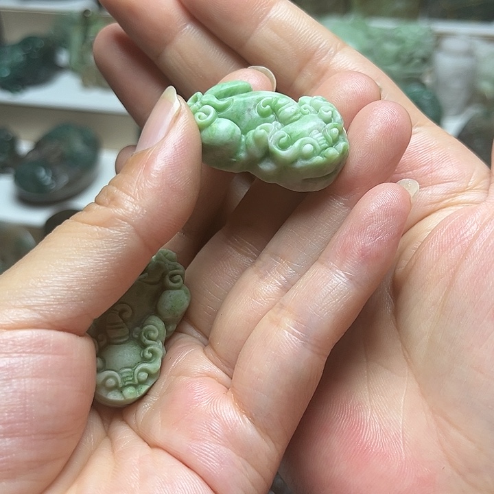 独山玉未镶嵌吊坠既**咎