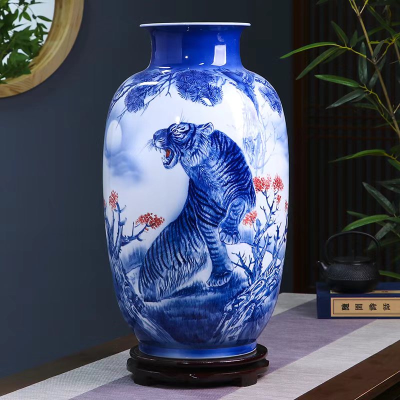 景德镇陶瓷客厅玄关电视柜摆件啸鹏《虎》大冬瓜瓶