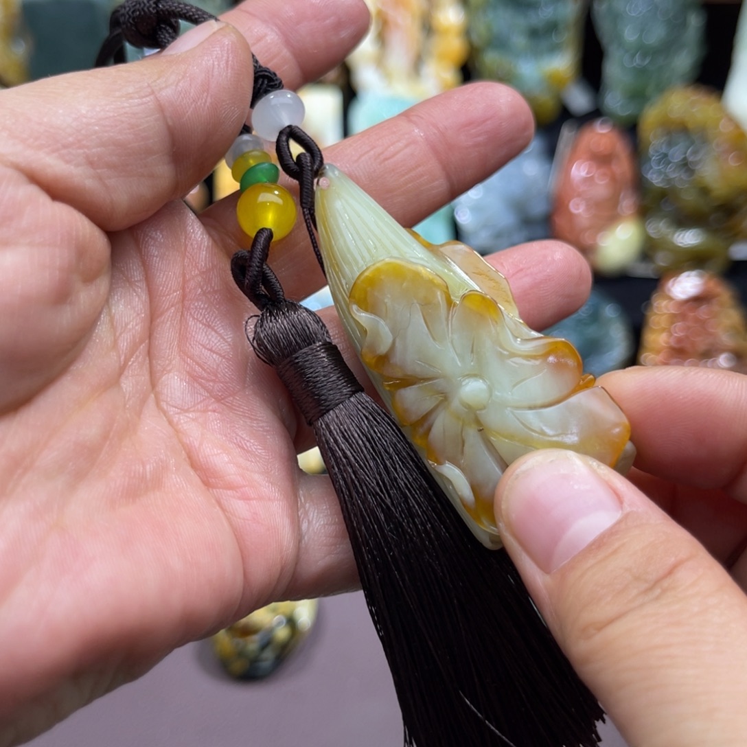 蛇纹石玉未镶嵌颈饰