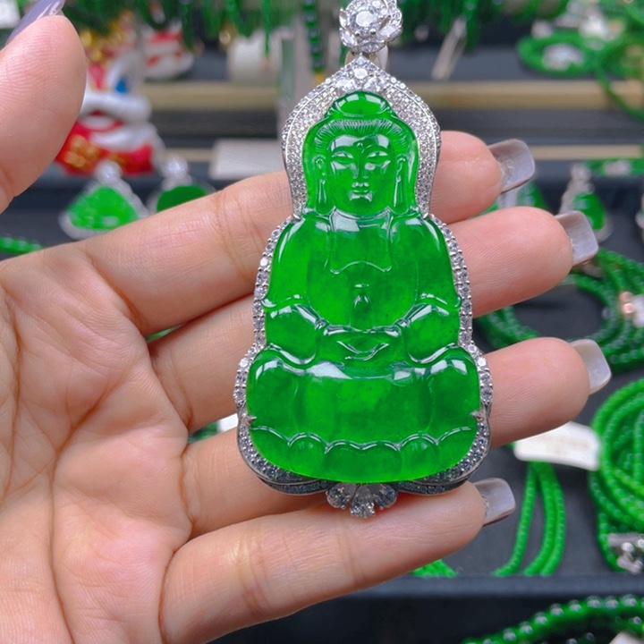 翡翠未镶嵌颈饰满色大观音