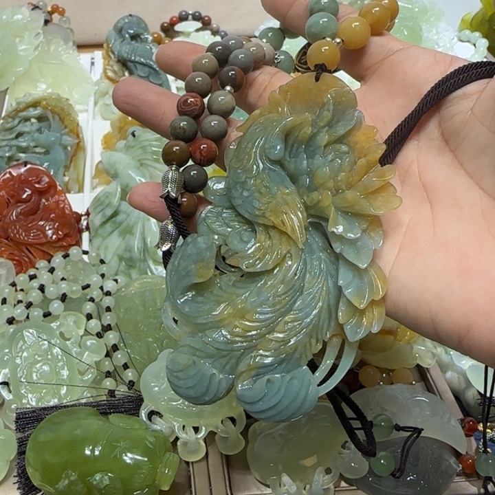 蛇纹石玉吊坠未镶嵌