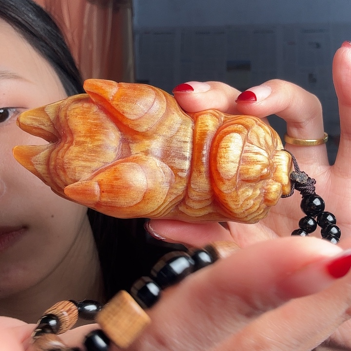 琥珀木手把件 抓钱大猪爪
