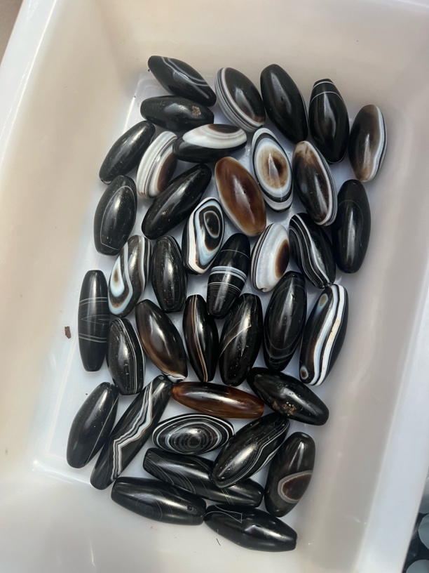 天然缠丝玛瑙玛瑙，裸珠。