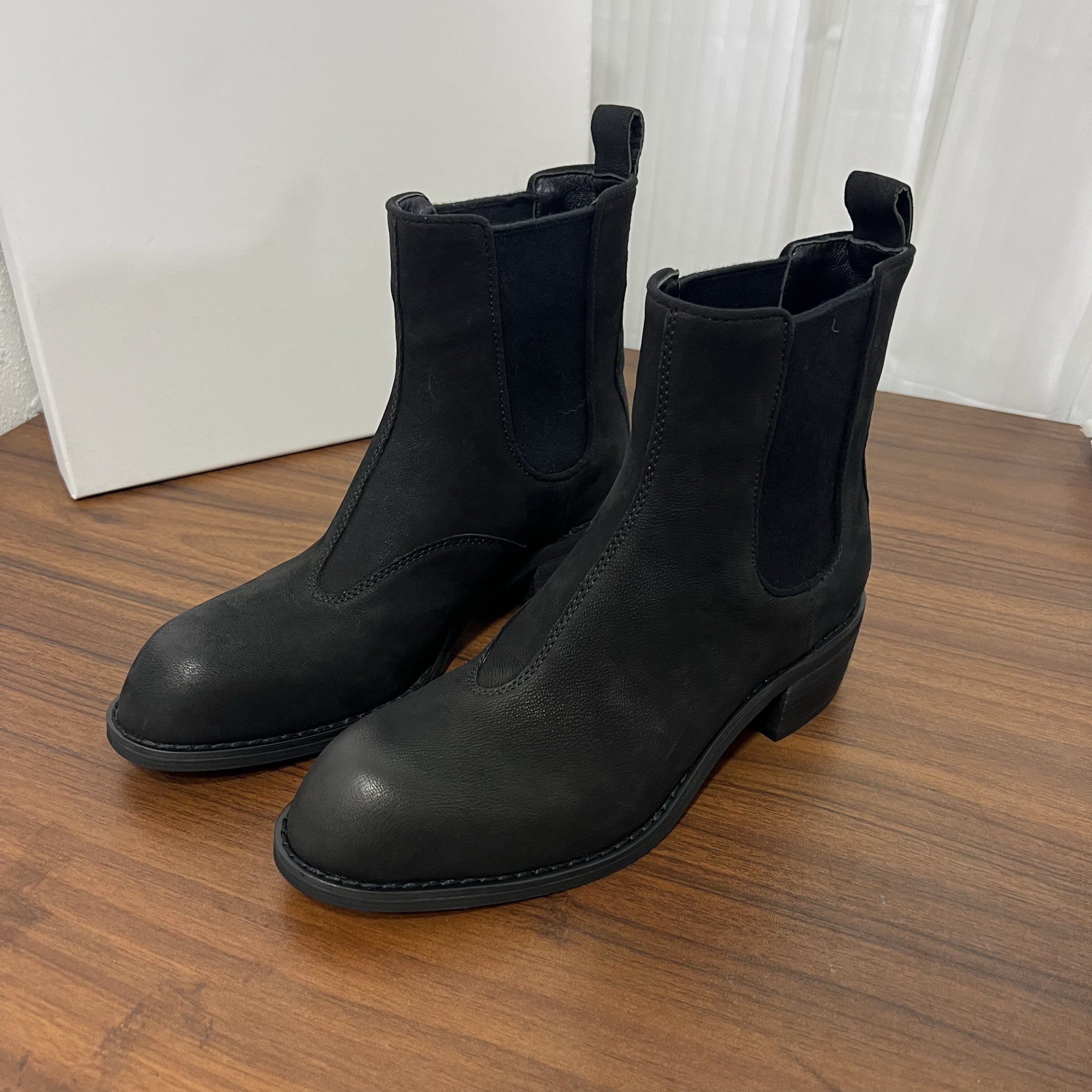 走量福利价里外全真皮复古圆头纯色粗跟切尔西时尚套筒短靴