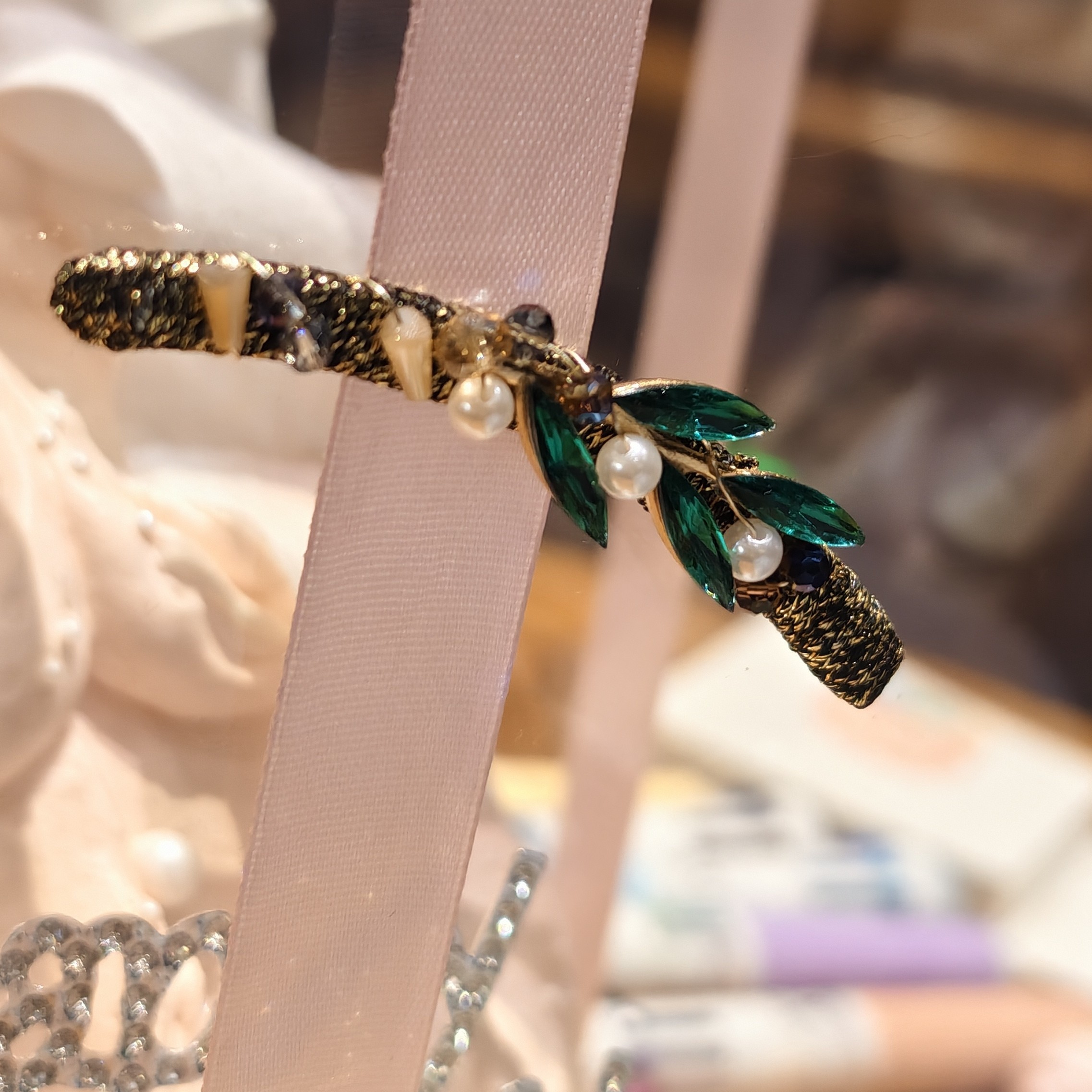 1726复古叶子弯刀发夹（锆石不定位介意勿拍）