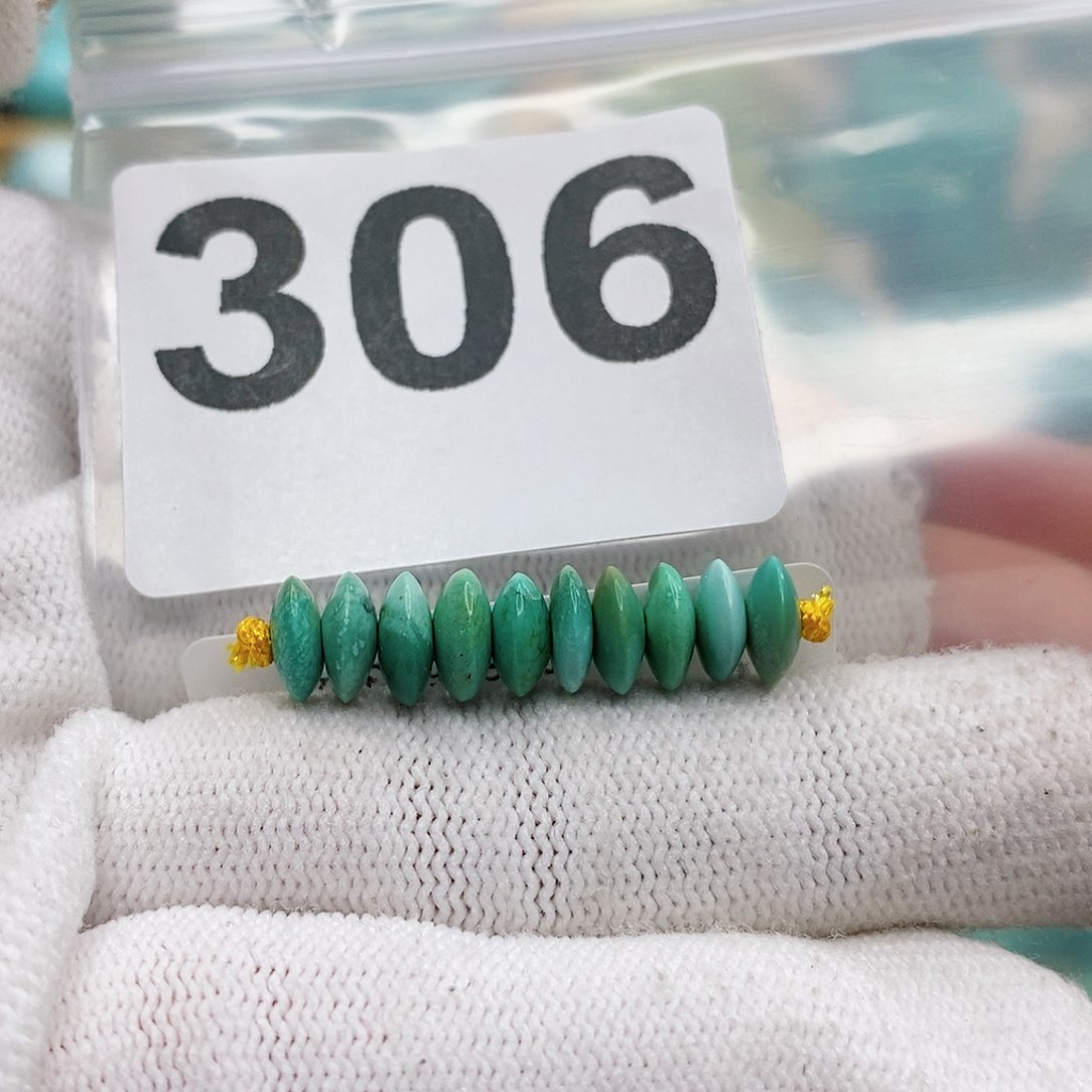 绿松石颈饰未镶嵌