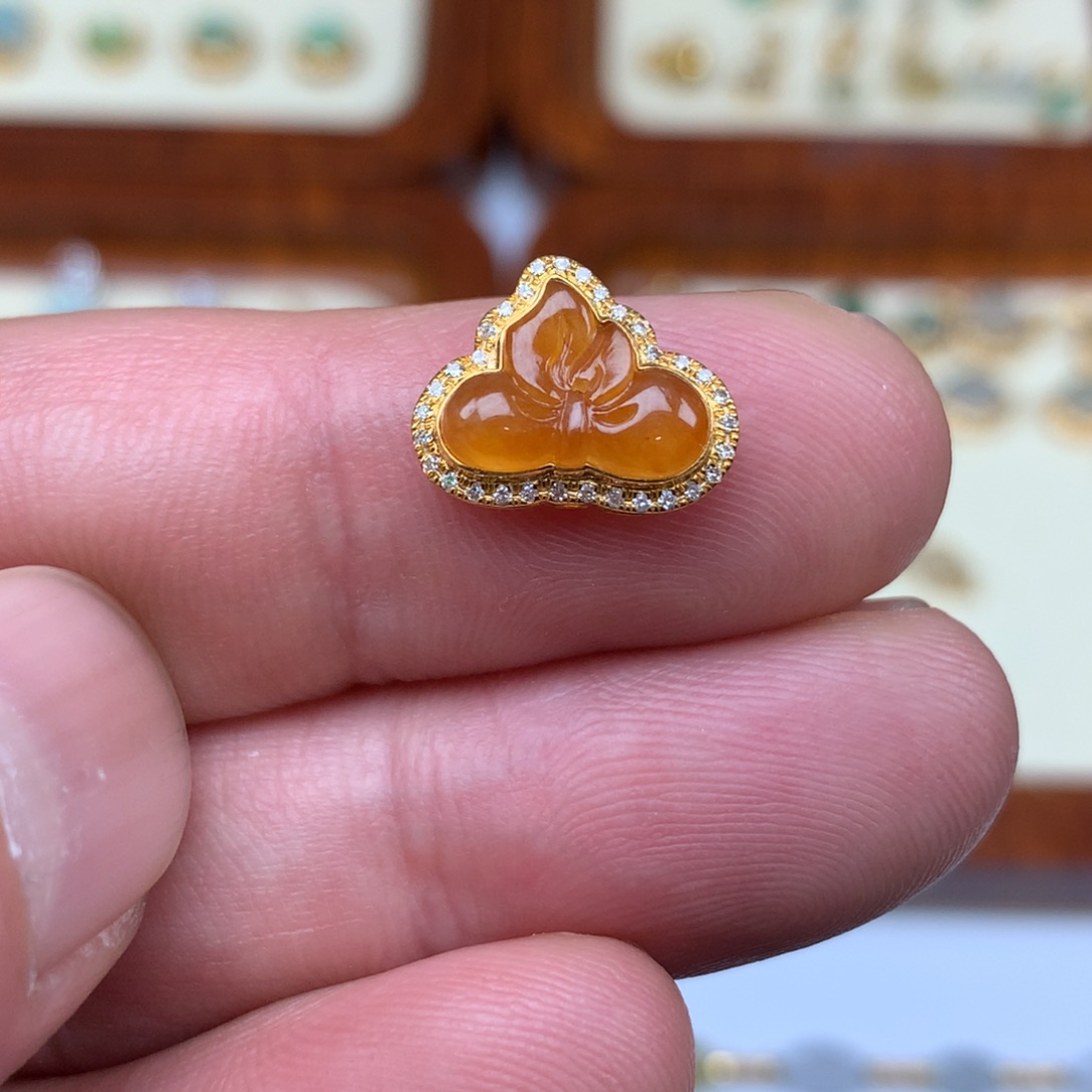 翡翠18K金镶嵌颈饰花