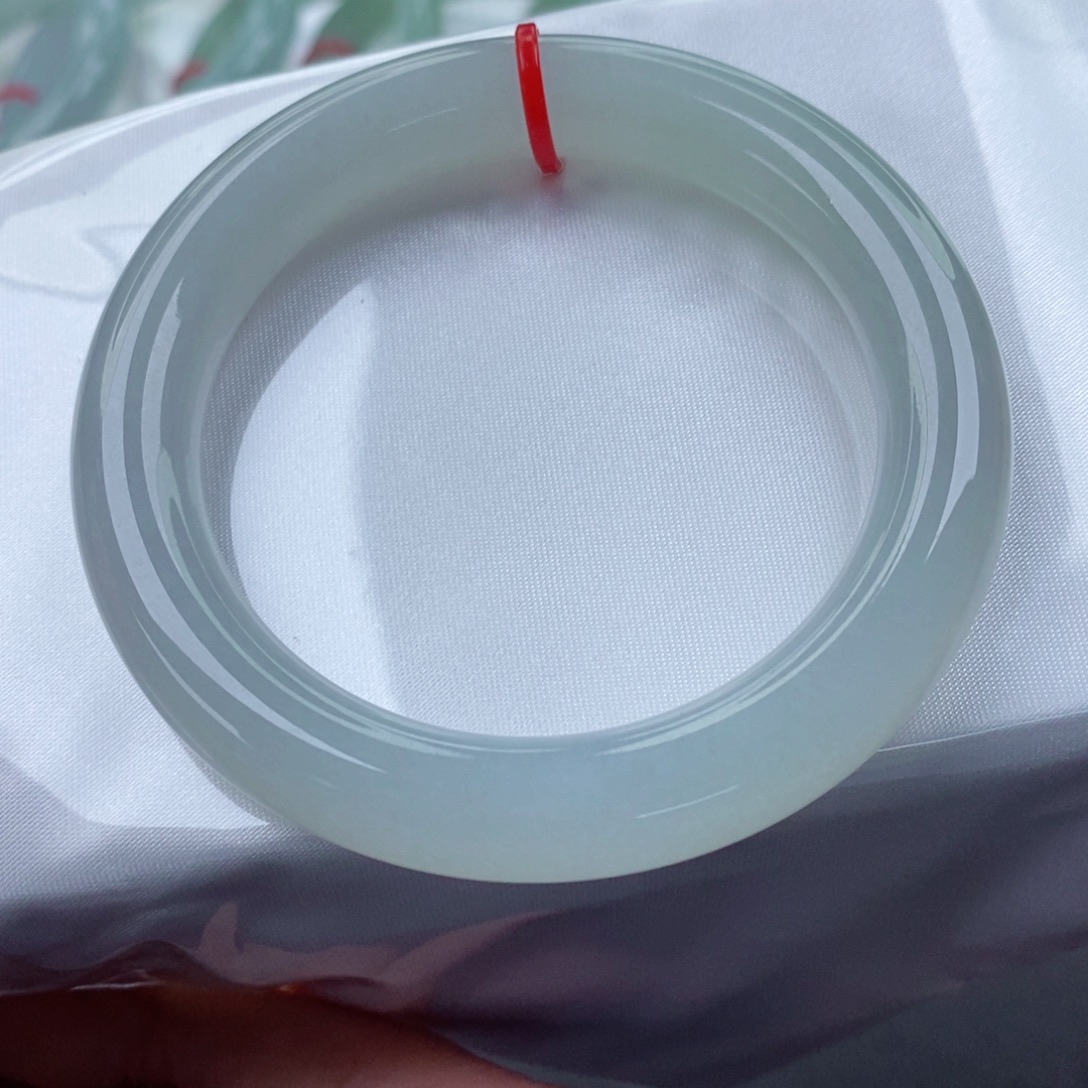 用***6翡翠未镶嵌手镯（圆镯）5253圈 （25140）