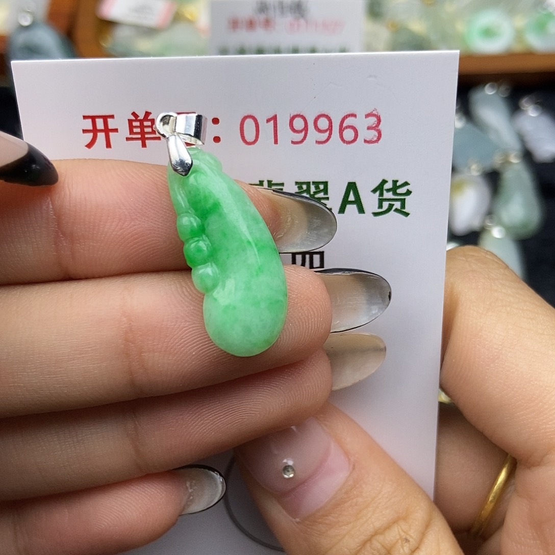 枫***红翡翠未镶嵌颈饰翡翠