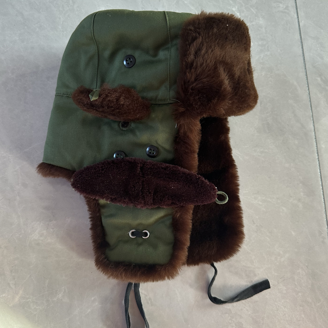 078寒区羊剪绒皮帽（绿色）棕色毛