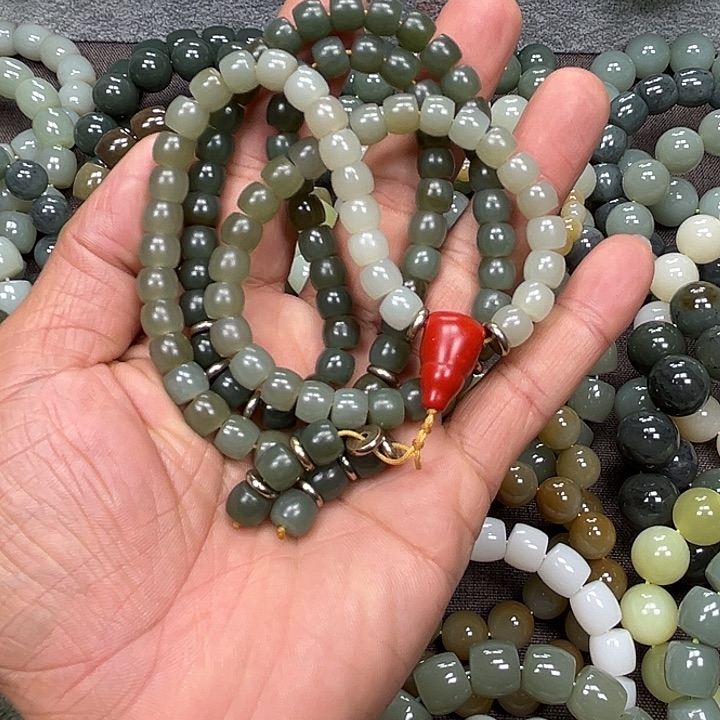 ****羡和田玉未镶嵌手链