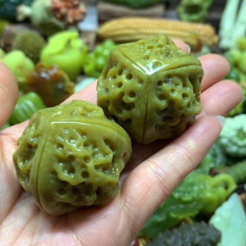 蛇纹石玉手把未镶嵌