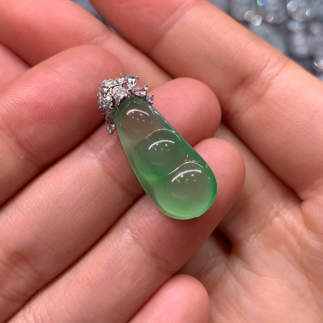 翡翠颈饰18K金镶嵌吊坠