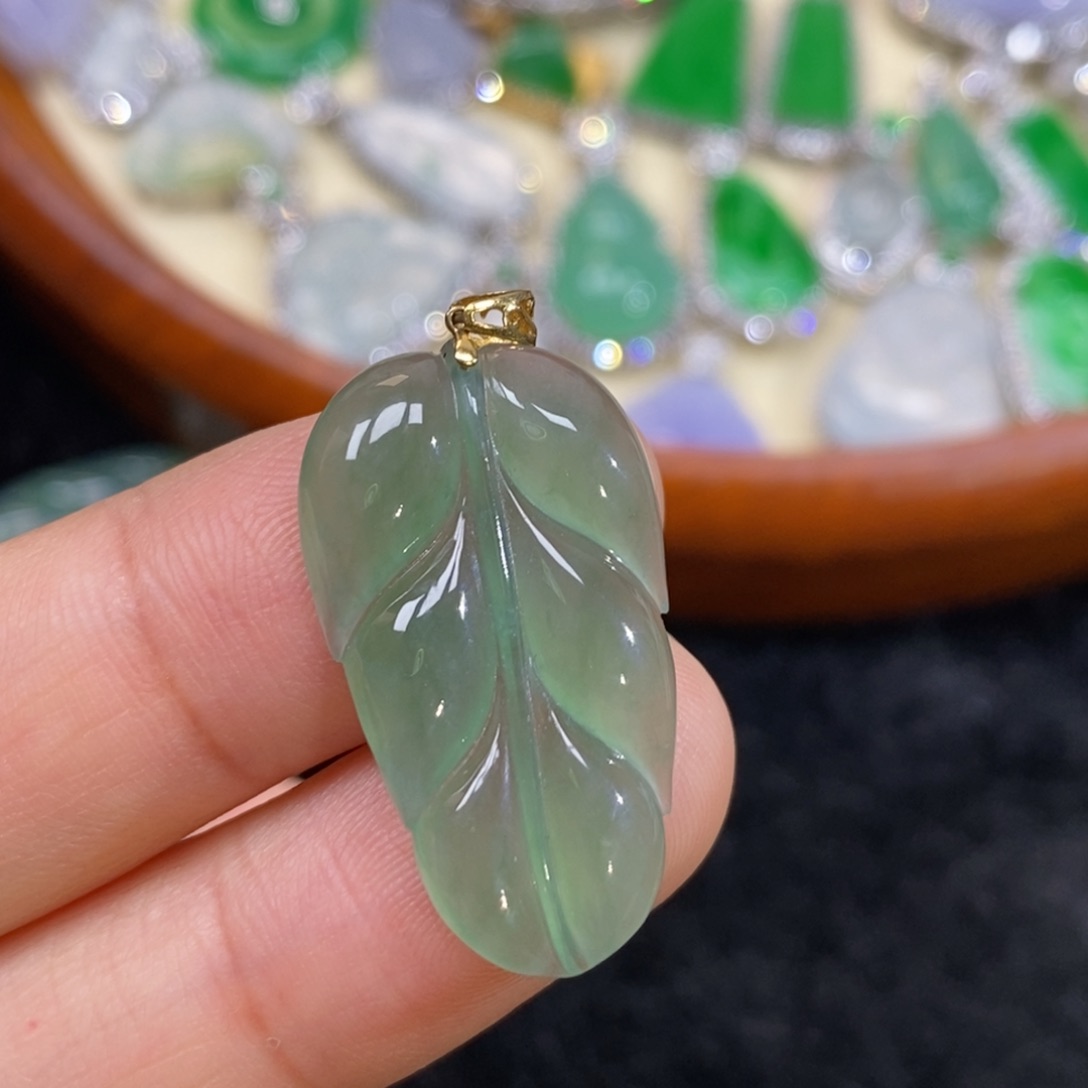 翡翠吊坠(赠链)18K金镶嵌