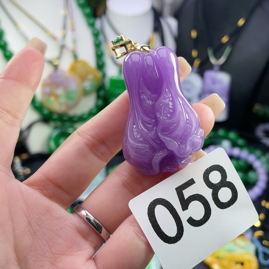 翡翠未镶嵌吊坠(赠链)