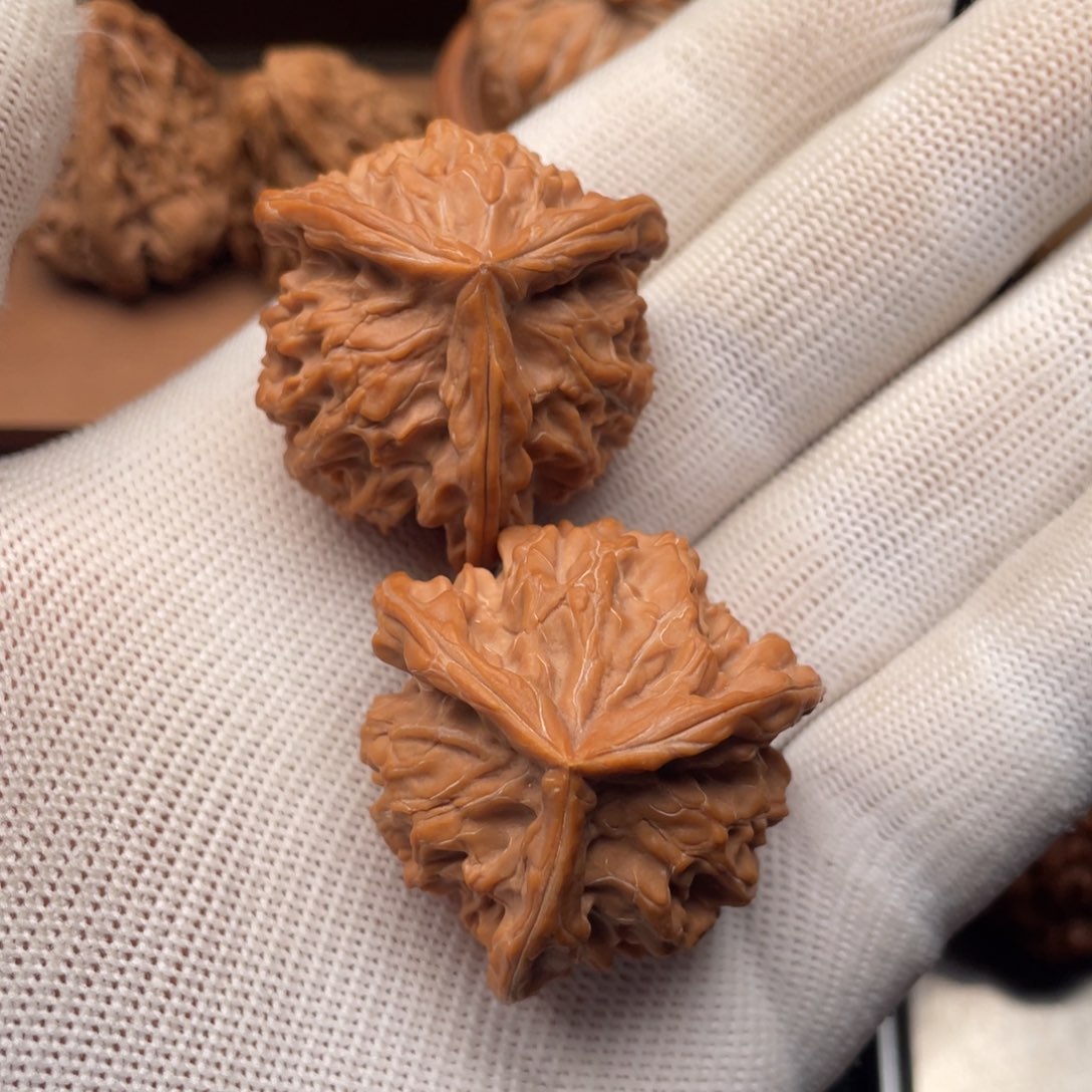 告***白吊坠文玩核桃盘山正奔