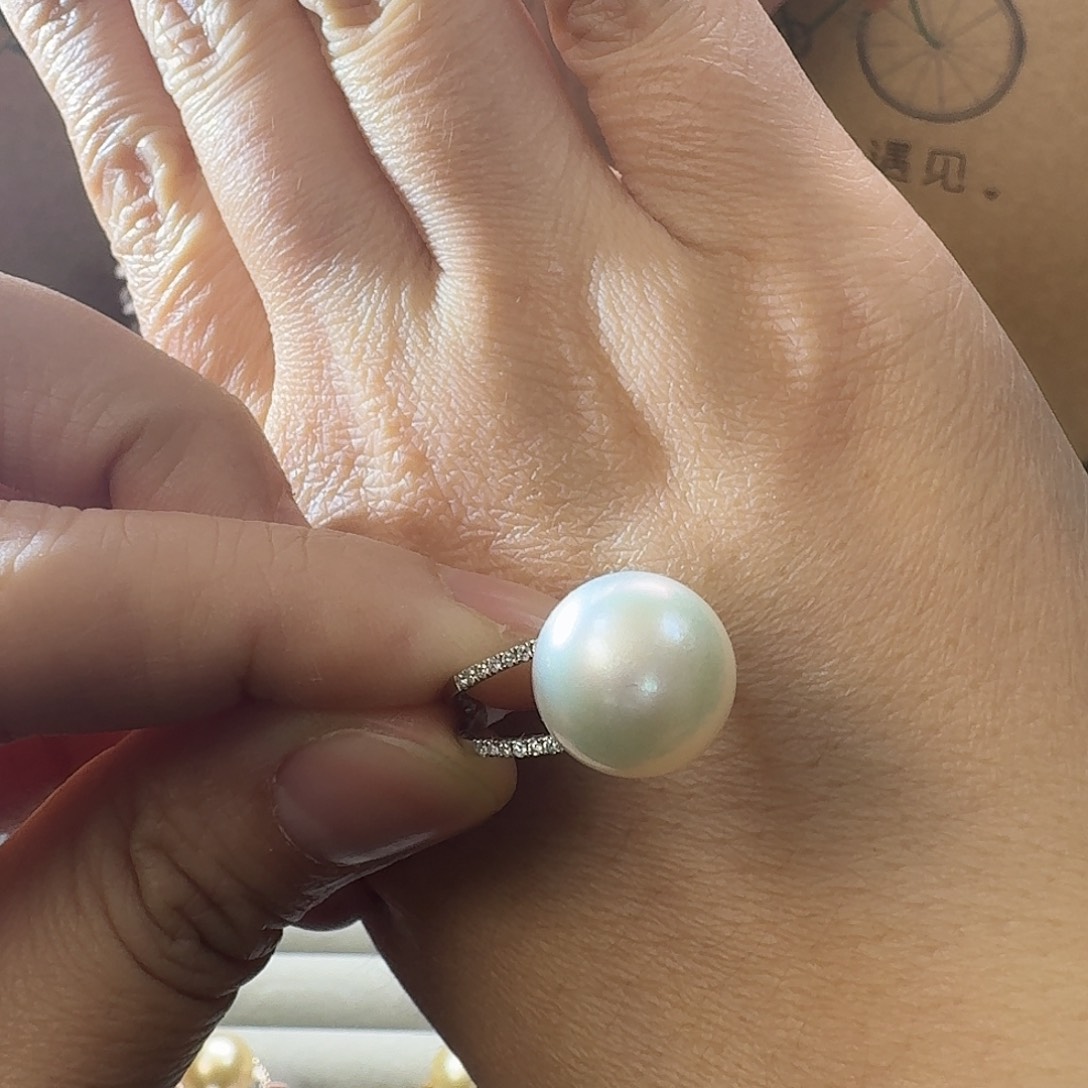 18K金镶嵌海水珍珠戒指18金海水珍珠戒指