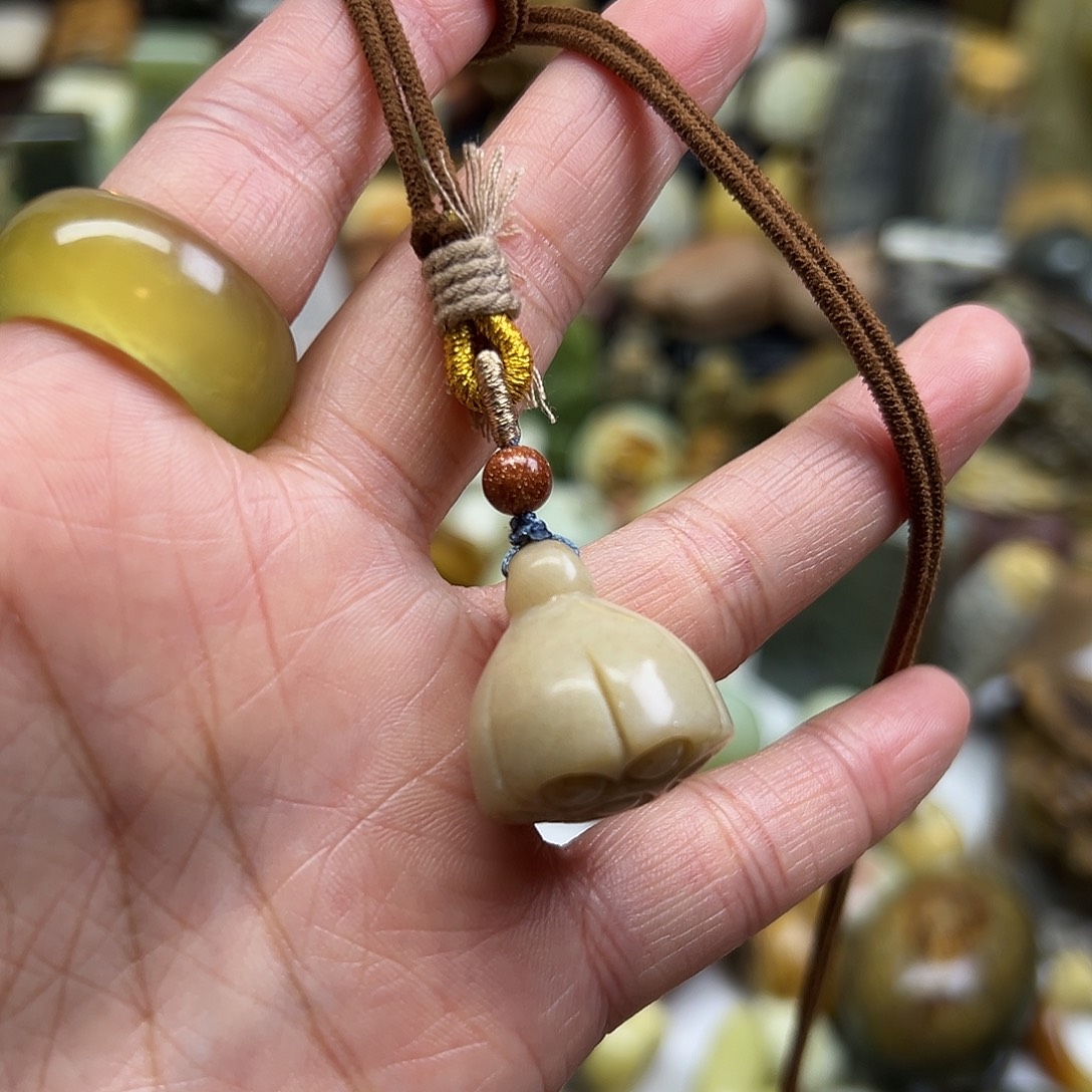 岫玉未镶嵌颈饰辽阳粉莲藕