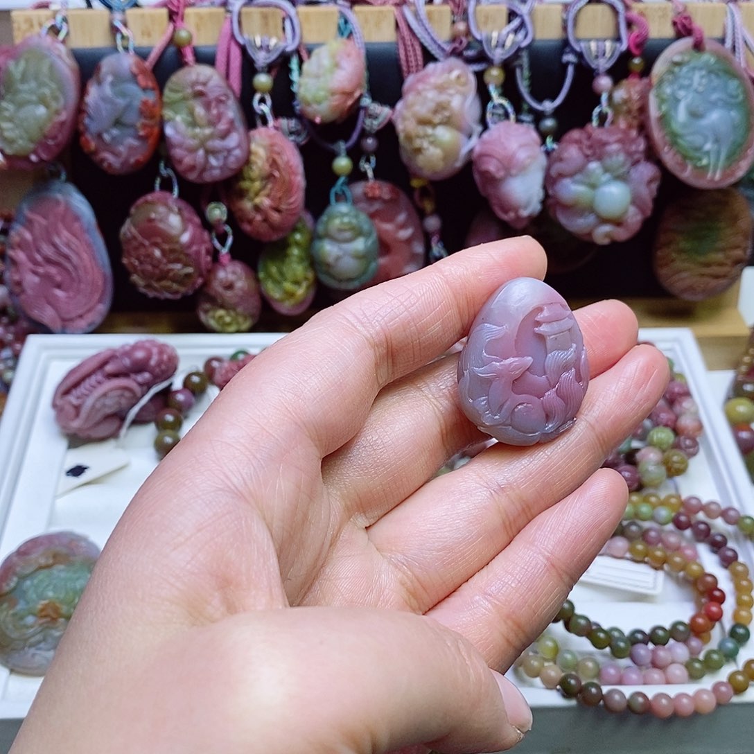 玛瑙/玉髓盐源玛瑙吊坠未镶嵌