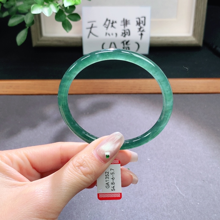 翡翠手镯未镶嵌天然翡翠手镯