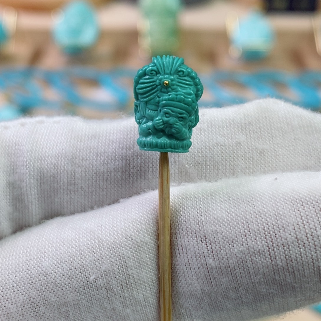 绿松石未镶嵌珠宝奇石