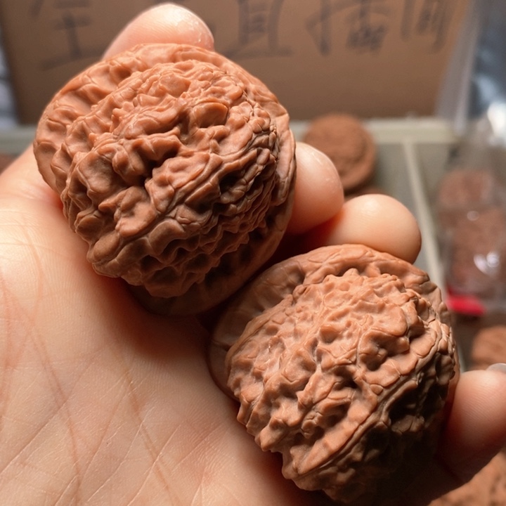 文玩核桃吊坠三角白