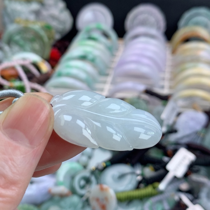 翡翠颈饰未镶嵌吊坠