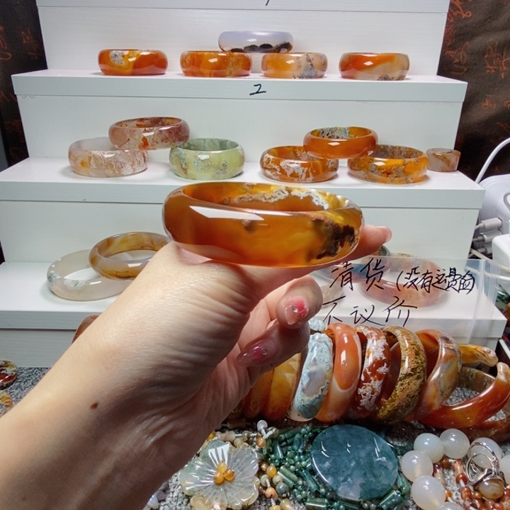 玛瑙/玉髓手镯未镶嵌刘*怼