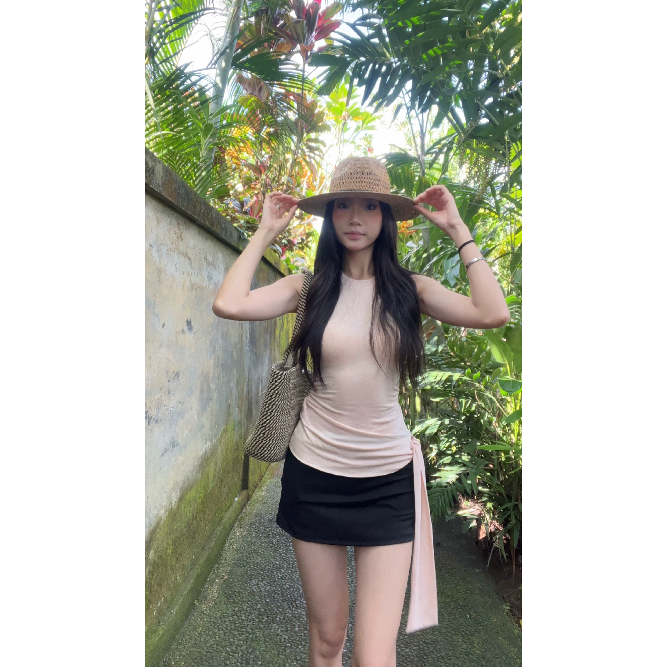withmin【现货】凉皮 百变甜心 微透无袖露肩收腰修身上衣2523349