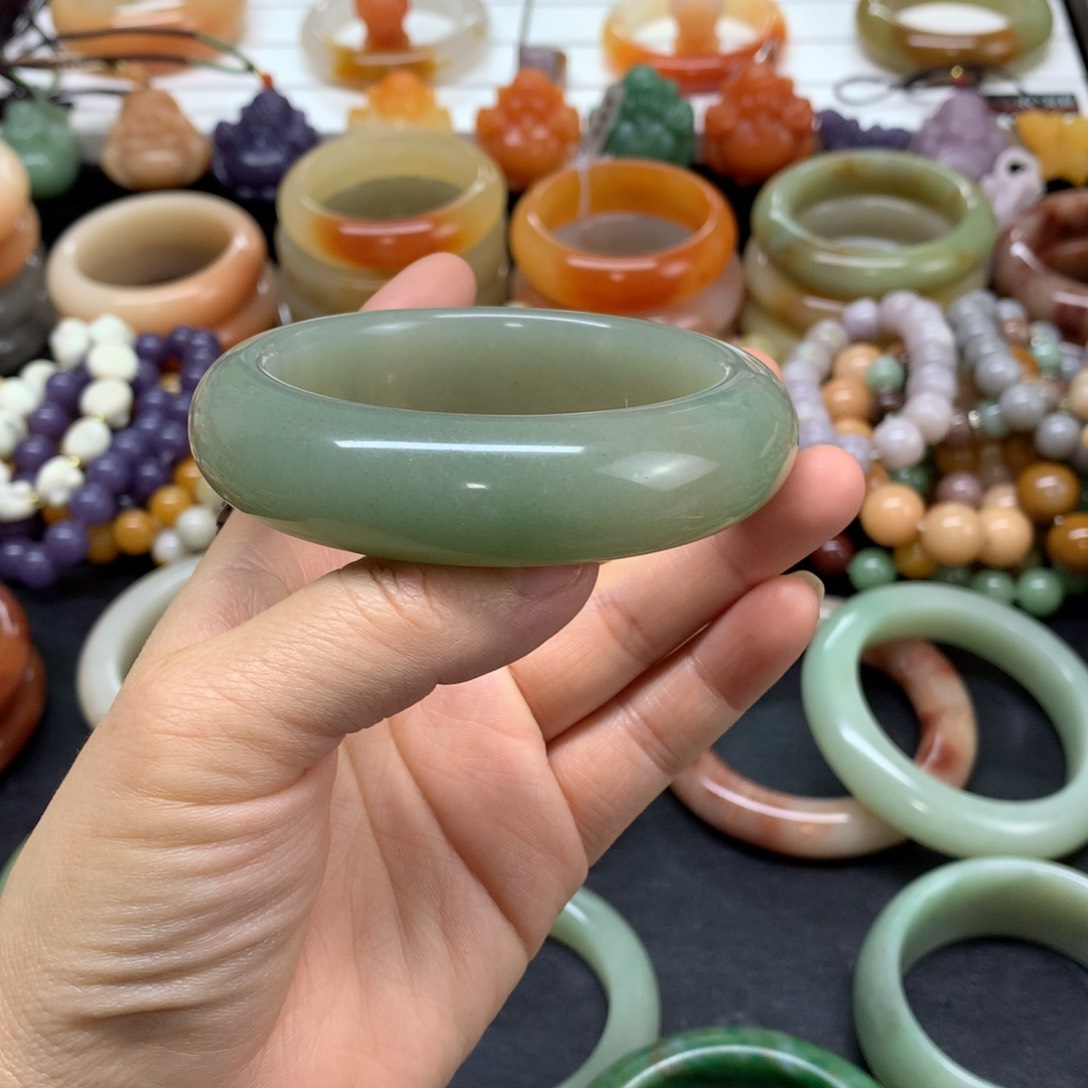 石英质玉手镯未镶嵌