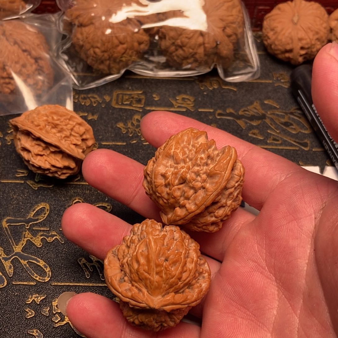 文玩核桃把件孙*空三角白