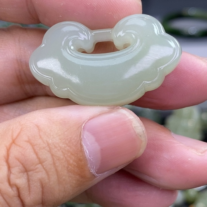 和田玉颈饰未镶嵌小***悦